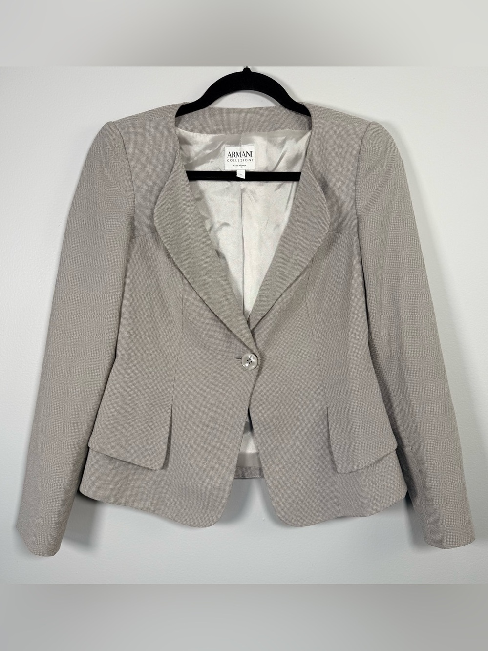 Armani Collezioni Women's 2 Light Gray Blazer Giacca Jacket
Single-Button Flare